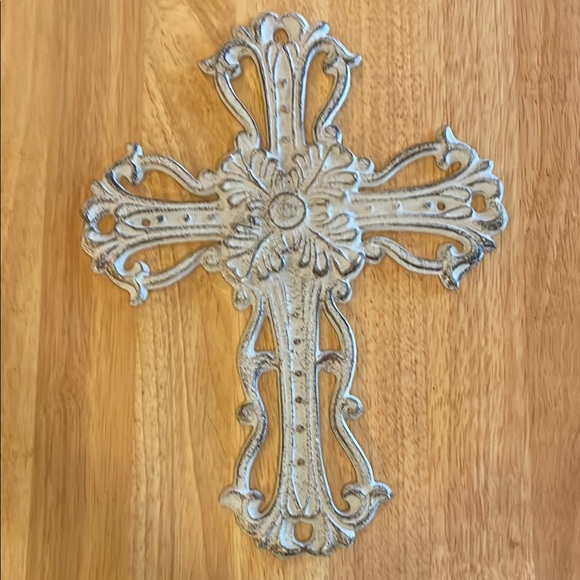 Ornate rustic cast iron Wall Cross w/leaf pattern in the middle - Picture 1 of 6